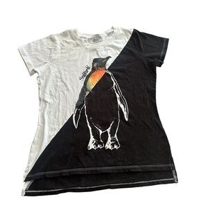 Seaworld Penguin Short Sleeve T-Shirt - Womens Size Small - Black and White